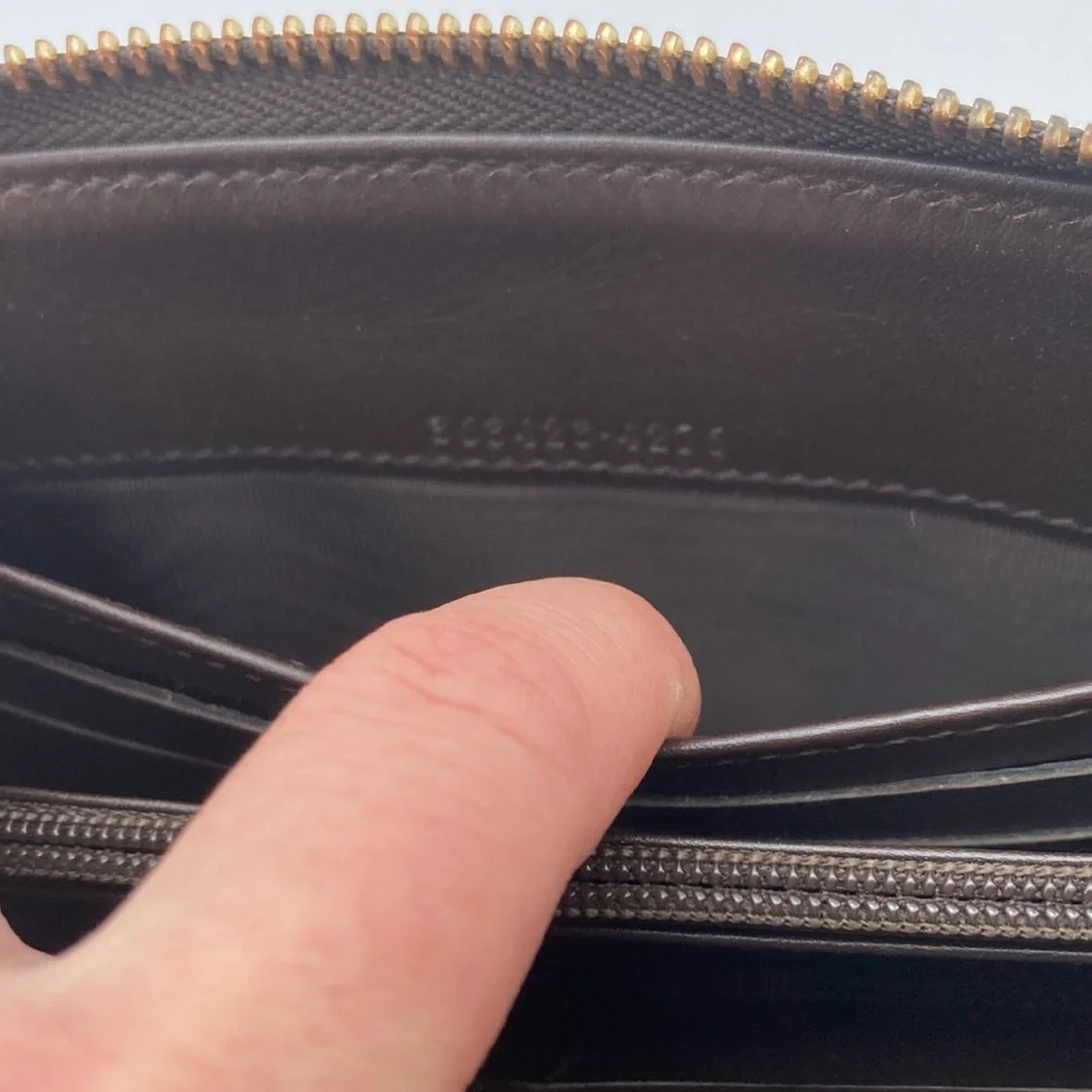 GUCCI GG LOGO TAN BROWN ZIPPY WALLET - Picture 7 of 17